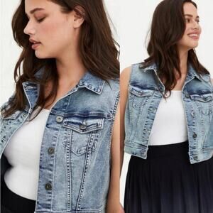 Torrid Women's Plus Desructed Distressed Denim Vest Light Wash Y2K Festi Size 2X